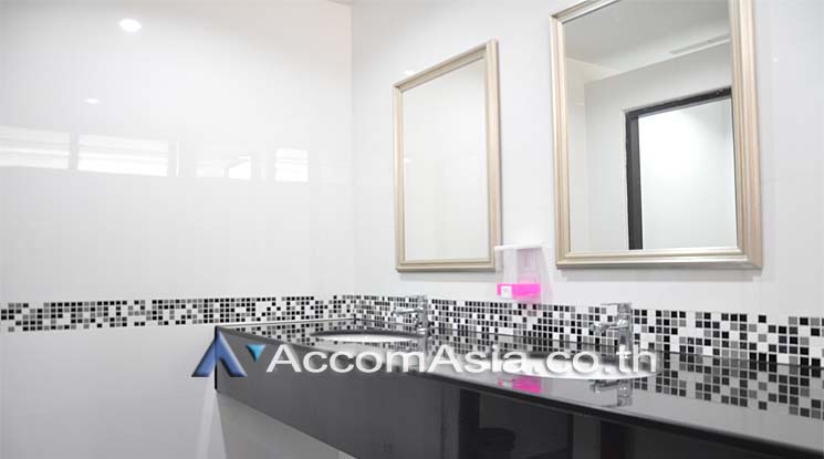 7  Office Space For Rent in Sukhumvit ,Bangkok BTS Phra khanong at Park Avenue AA14004